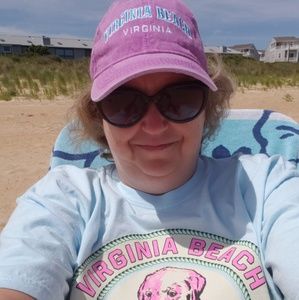 Meet your Posher, Dee dee